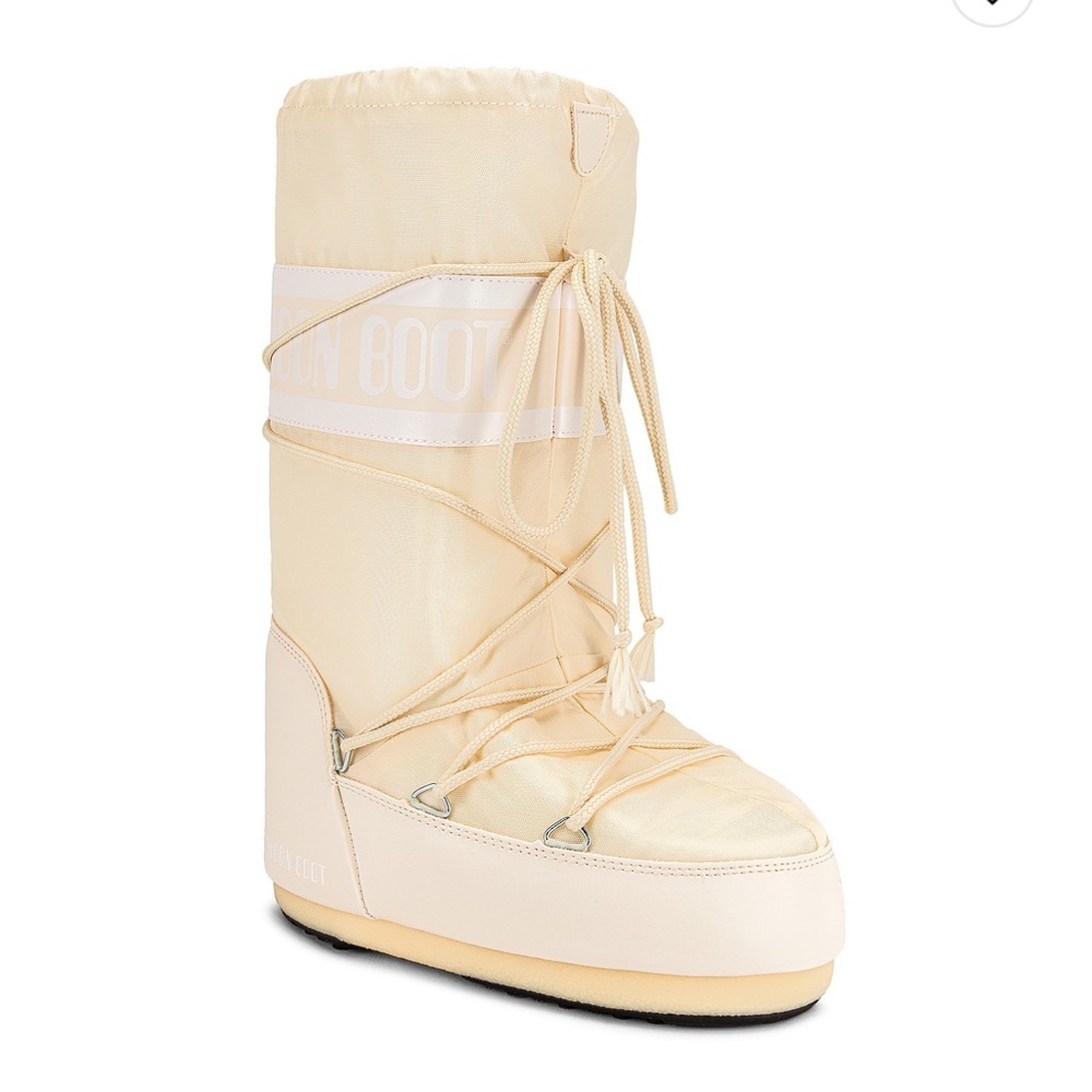 Moon boots
